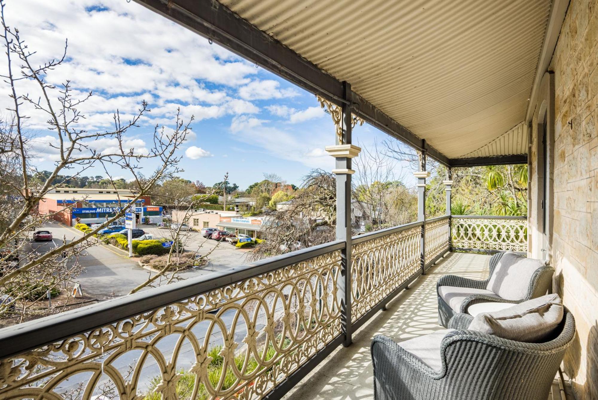 The Stirling Hotel Exterior photo